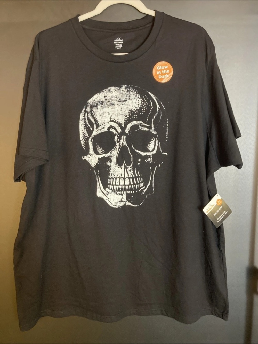 Men's Black Short-Sleeve Skull Graphic Tee